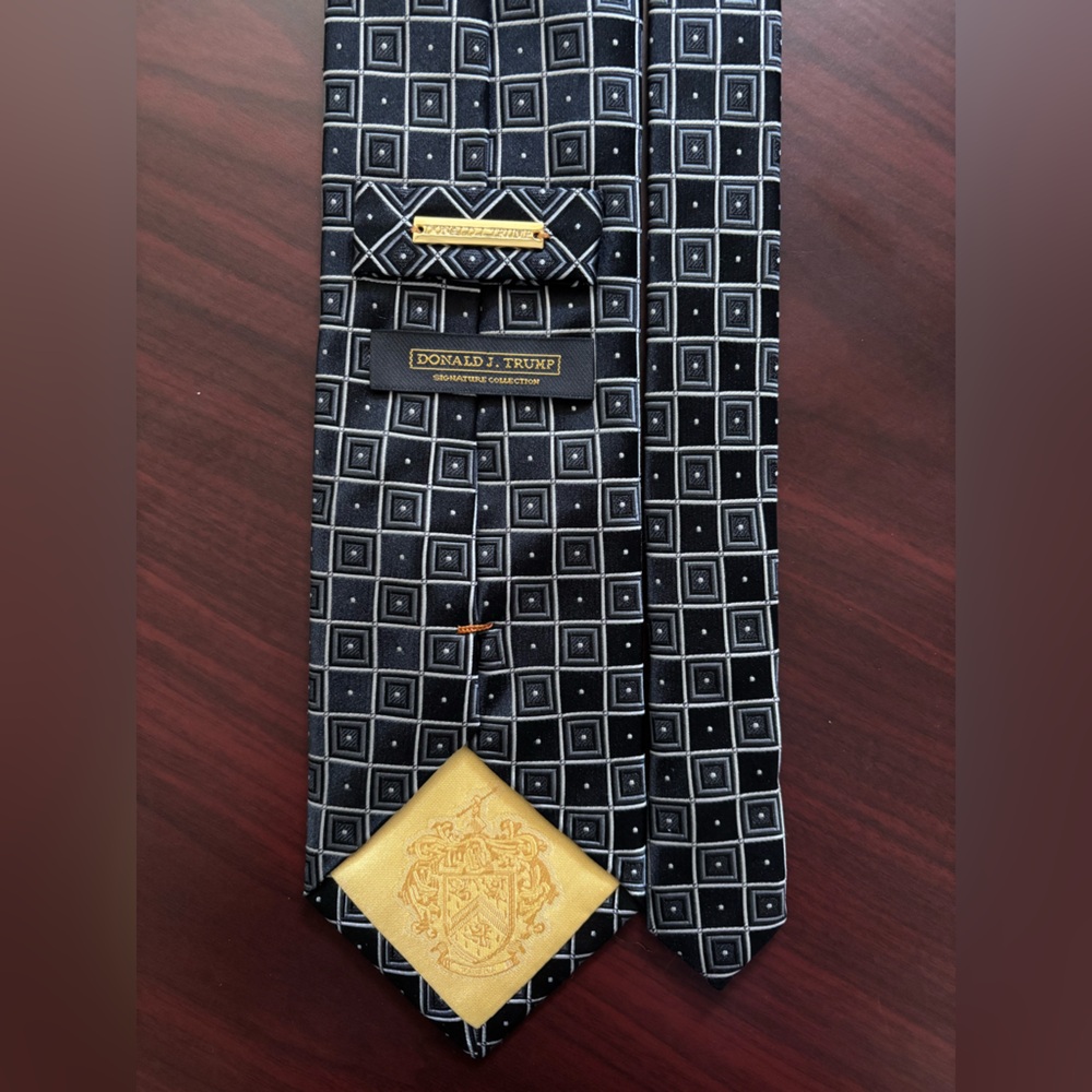 Donald J Trump Signature Collection Black Gray Geometric 100% Silk Neck Tie